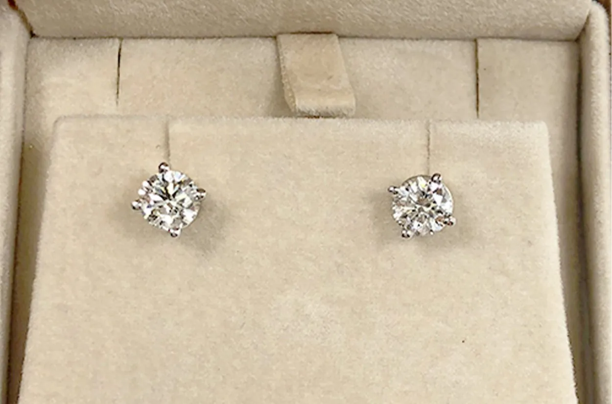 Earrings 1.43cts Natural Round Diamonds I I1 18kt Gold Studs