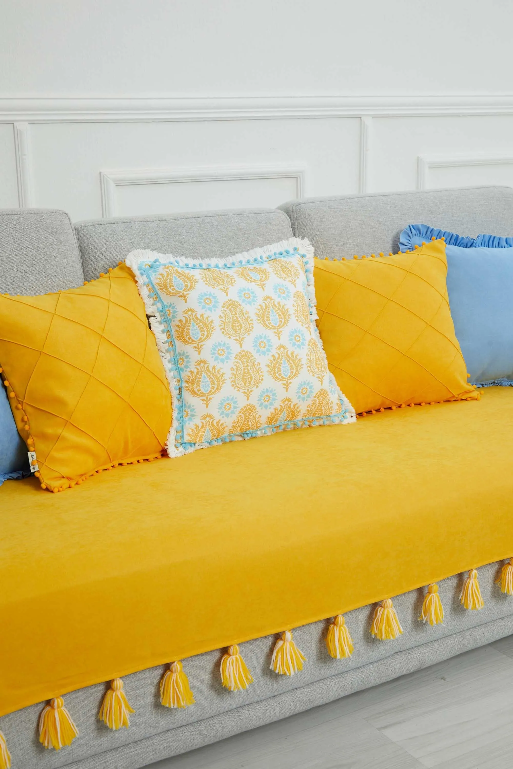 Tassel Embellished 3-Seater Sofa Cover, Cozy Couch Slipcover for Living Room, Large 3 Seater Sofa Cover with Handmade Hanging Tassels,KO-19