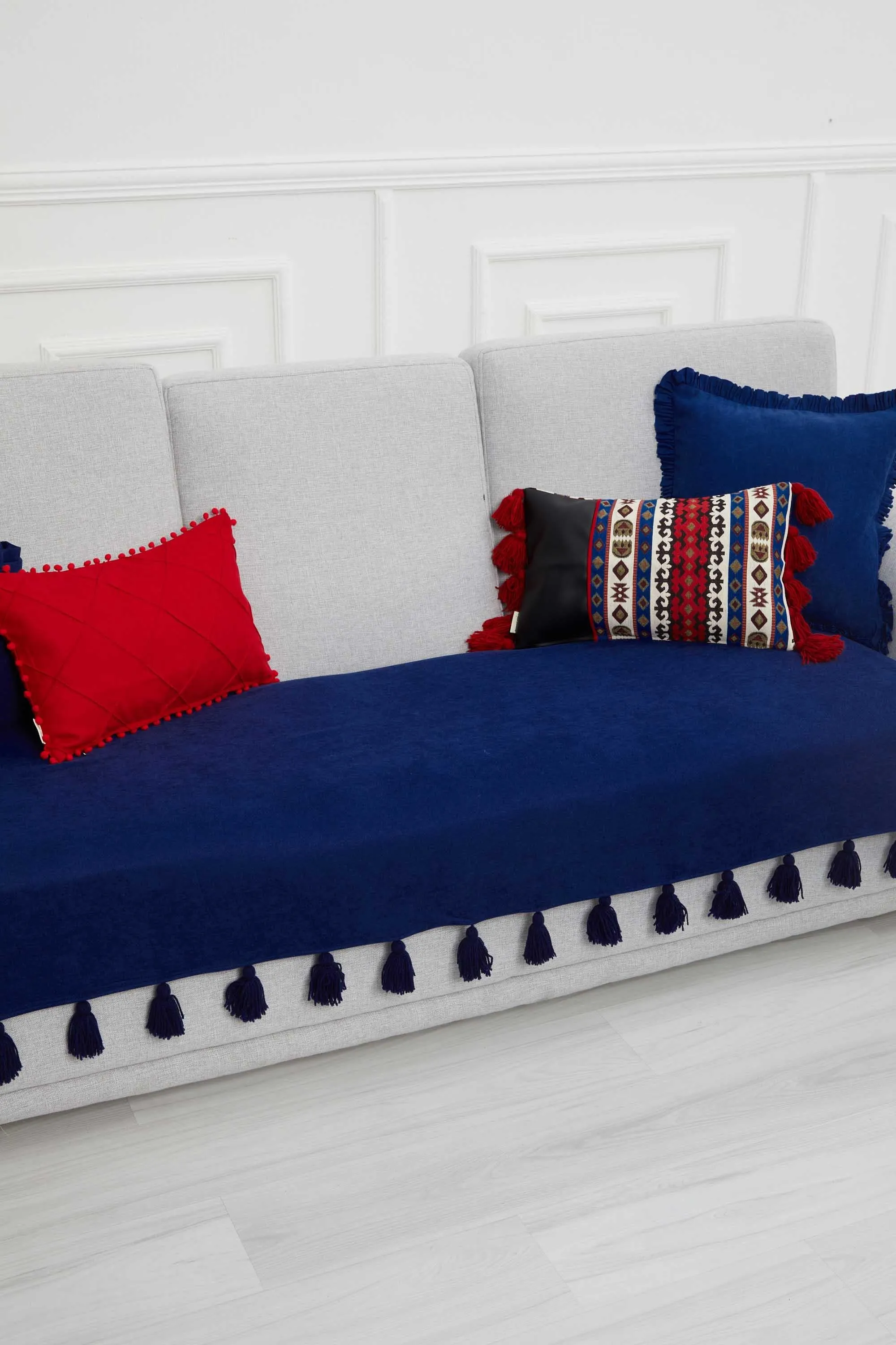 Tassel Embellished 3-Seater Sofa Cover, Cozy Couch Slipcover for Living Room, Large 3 Seater Sofa Cover with Handmade Hanging Tassels,KO-19