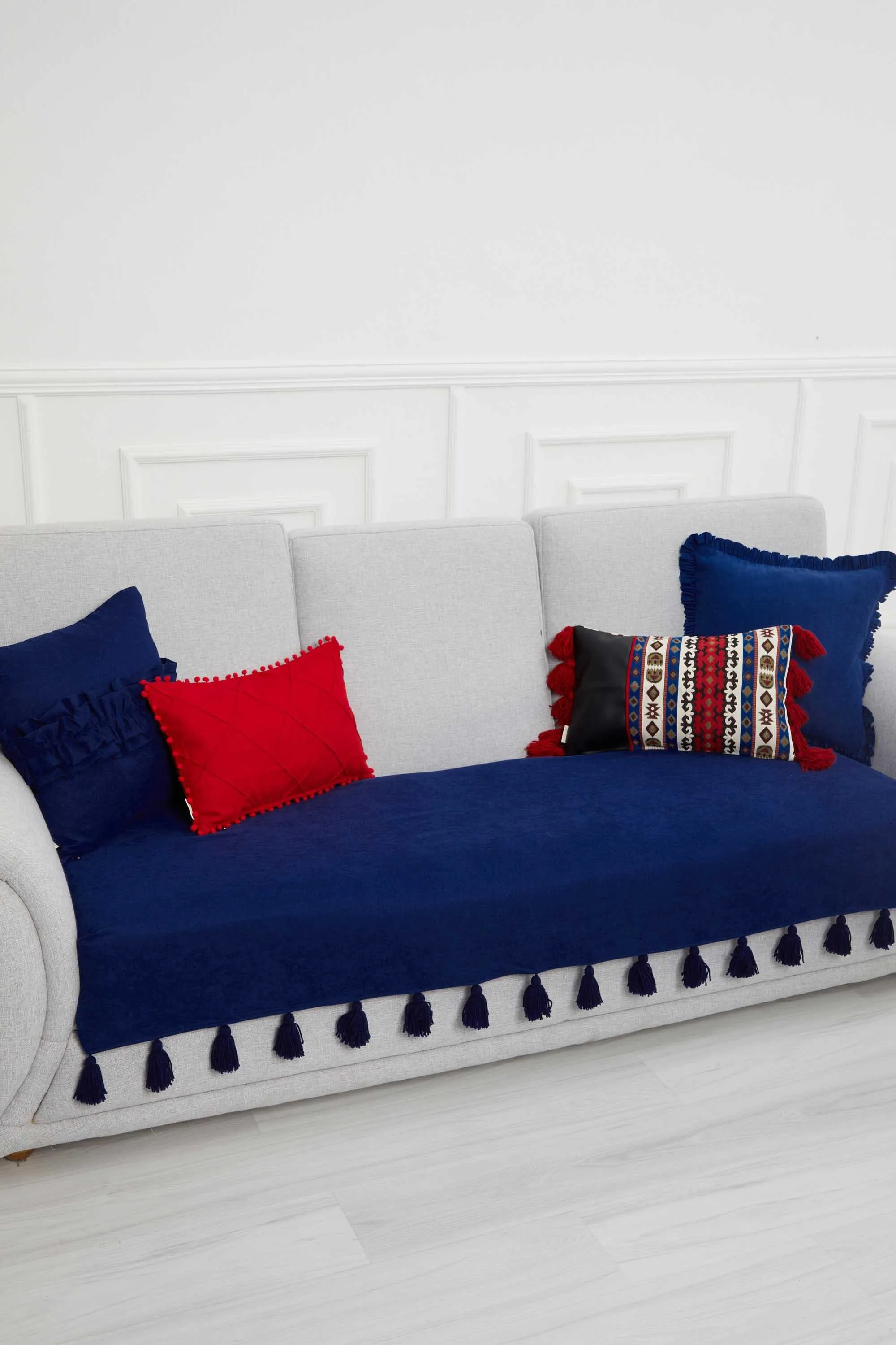 Tassel Embellished 3-Seater Sofa Cover, Cozy Couch Slipcover for Living Room, Large 3 Seater Sofa Cover with Handmade Hanging Tassels,KO-19